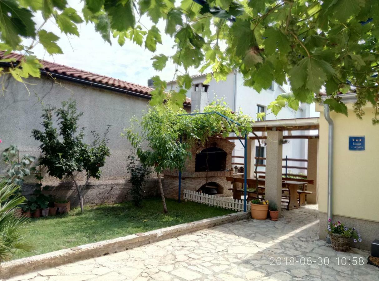 Apartman Vivian Pula Exterior foto