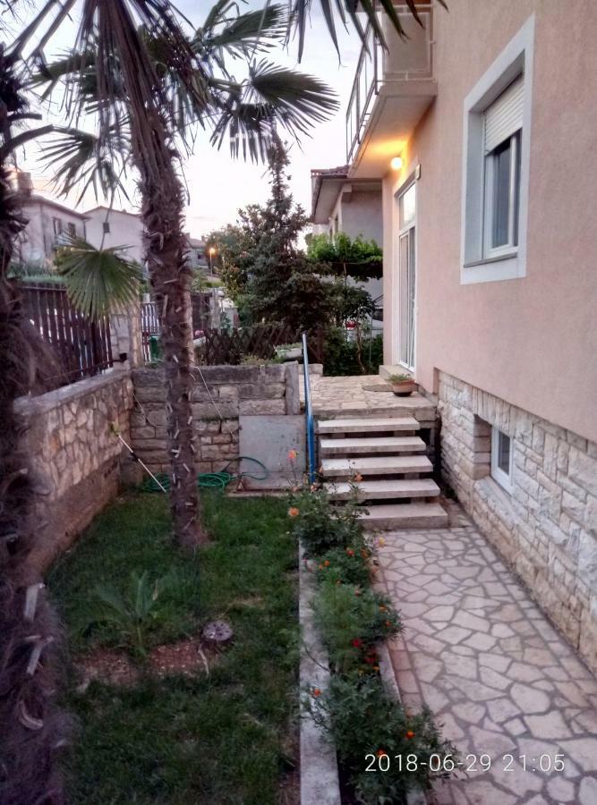 Apartman Vivian Pula Exterior foto