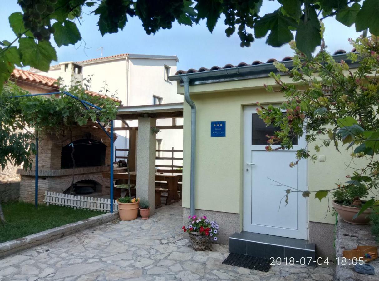Apartman Vivian Pula Exterior foto