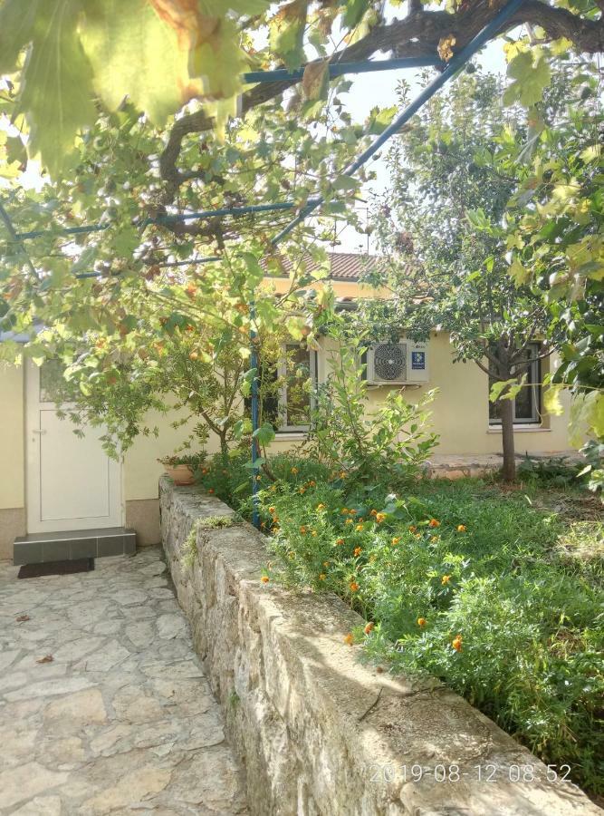 Apartman Vivian Pula Exterior foto