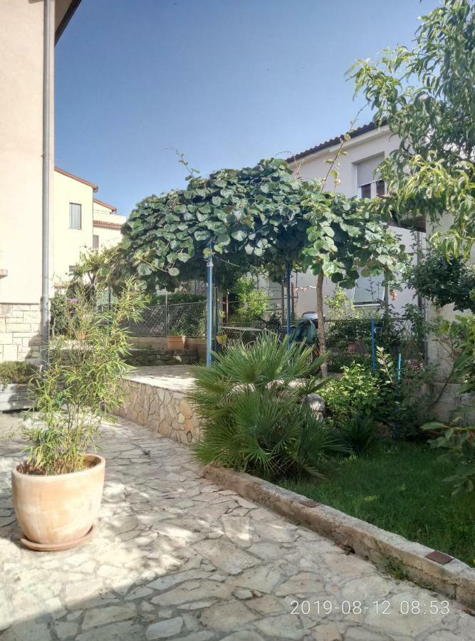 Apartman Vivian Pula Exterior foto